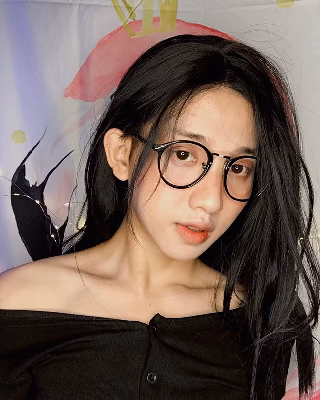 Ở thời điểm hiện tại, Rian và Đức Anh đều hài lòng với diện mạo bản thân, với lớp make up, tóc giả thành con gái thường thấy trên Tik Tok.