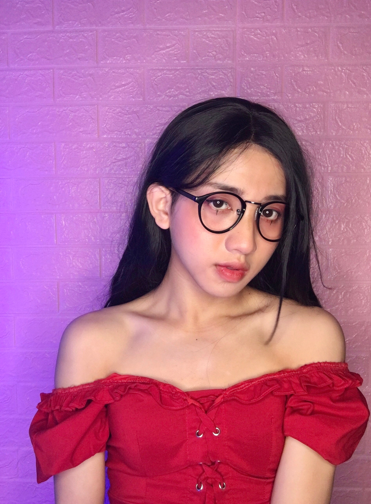 Điển hình là cậu bạn Rian nổi lên trên MXH Tik Tok nhờ vào những clip biến hoá thành con gái vô cùng xinh đẹp, sắc sảo.