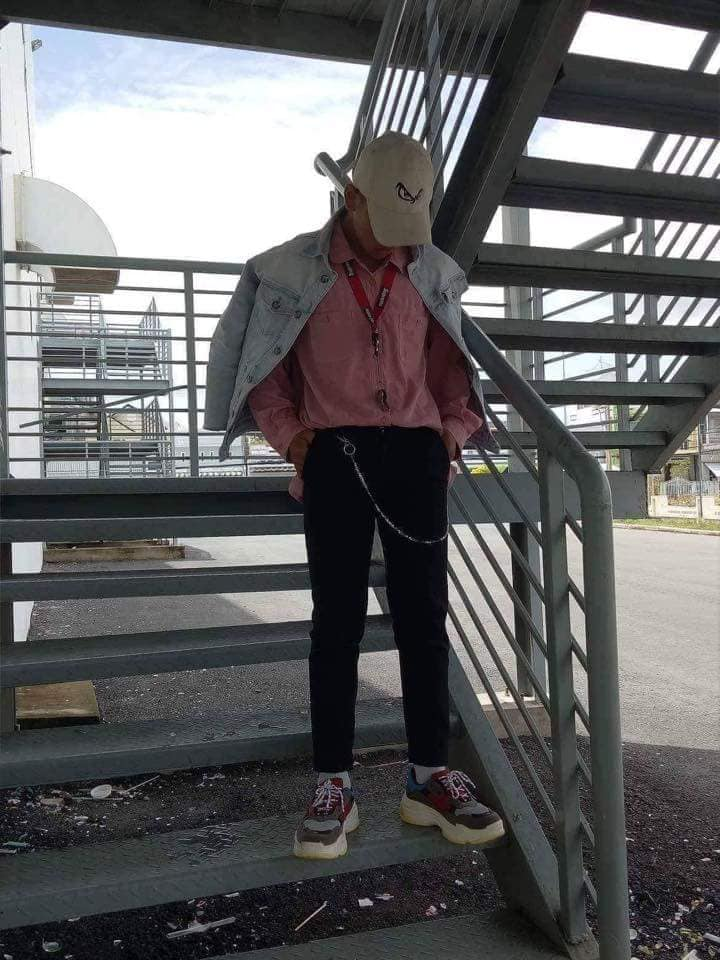 Những năm gần đây, đi giày thấp cổ và tất cao cổ đang trở thành xu hướng của người trẻ trên khắp thế giới. Và tất nhiên, giới trẻ Việt Nam không đứng ngoài xu hướng đó.