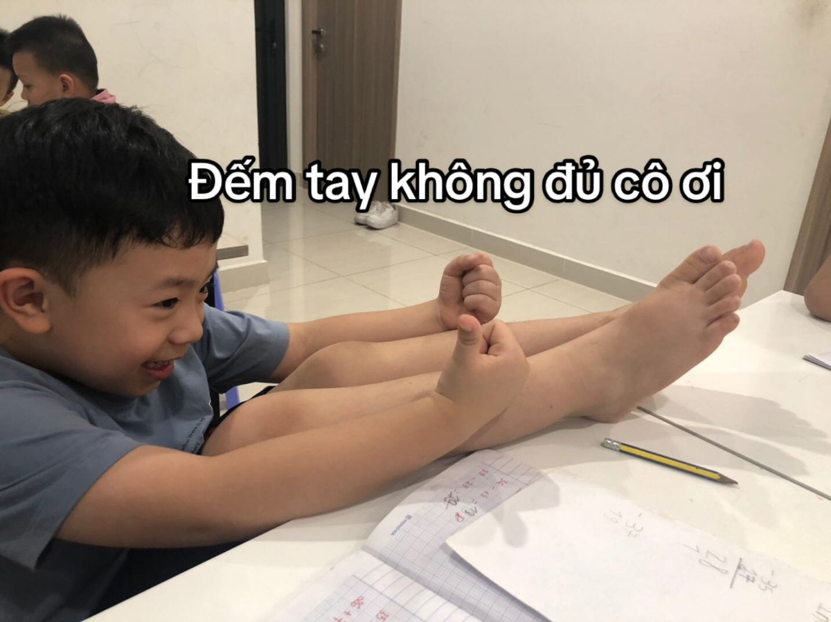 Tay đếm không đủ thì giơ cả chân lên đếm nhé.