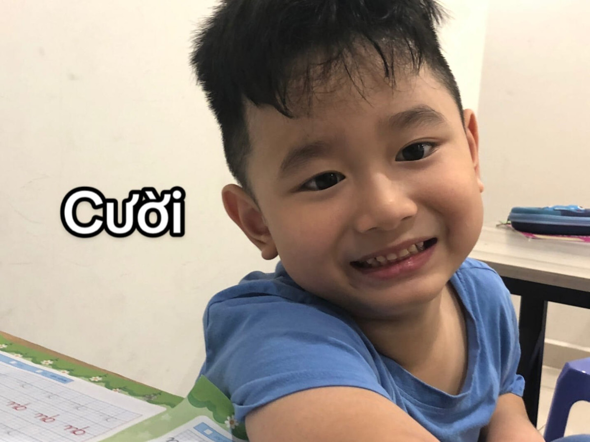 Nụ cười vô tri...