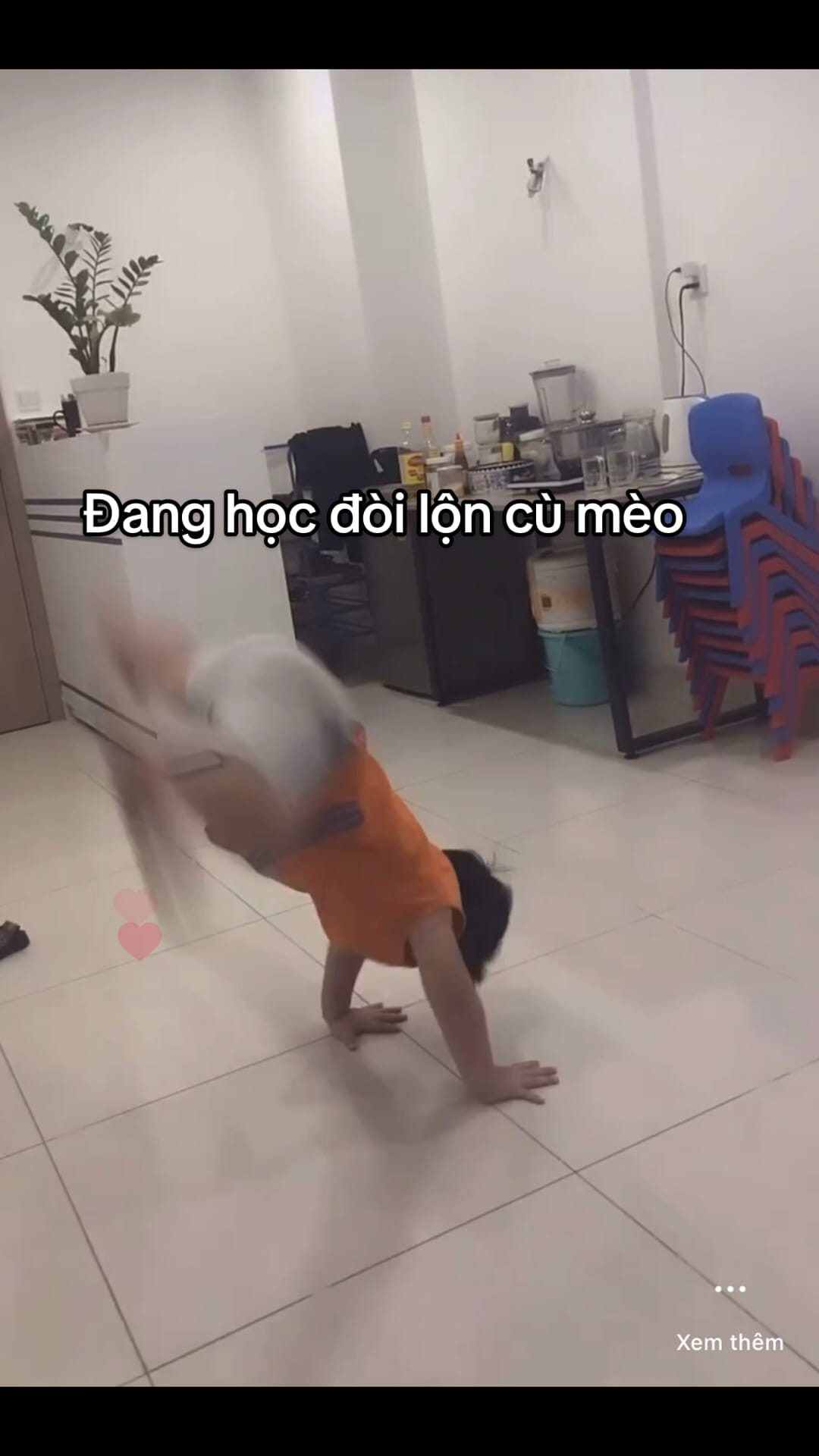 Nhiều người cho rằng vì cô giáo vui tính nên mới được các em thoải mái, yêu mến như vậy