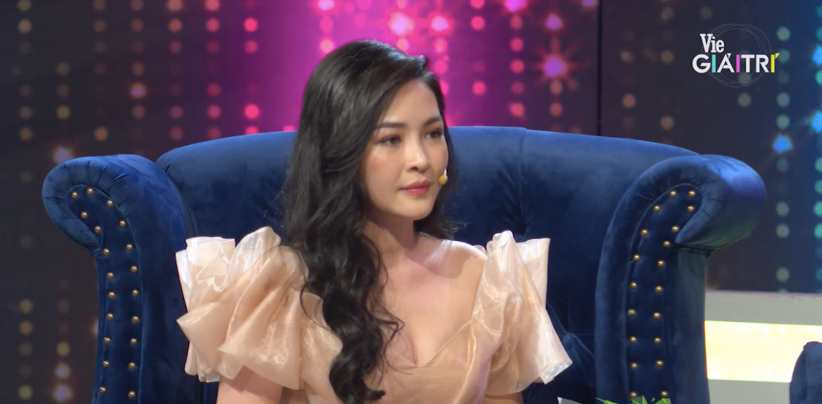 Mặc dù cô nàng thừa nhận việc mình trải qua phẫu thuật thẩm mỹ để có được nhan sắc như hiện tại, nhưng nhiều người vẫn trầm trồ khen ngợi những nét tự nhiên xuất sắc trên gương mặt này.