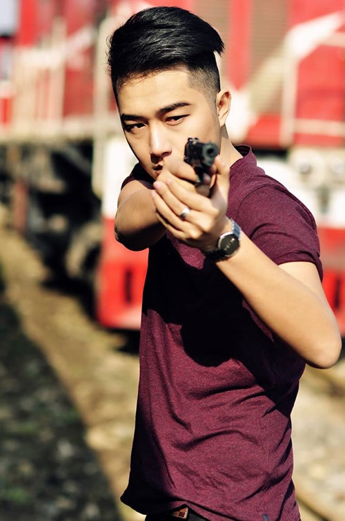 Anh chàng sinh năm 1990 và đến từ thành phố hoa phượng đỏ (Hải Phòng). Quang Uno từng là sinh viên HV Cảnh sát Nhân dân và hiện làm việc tại Công an Hải Phòng.