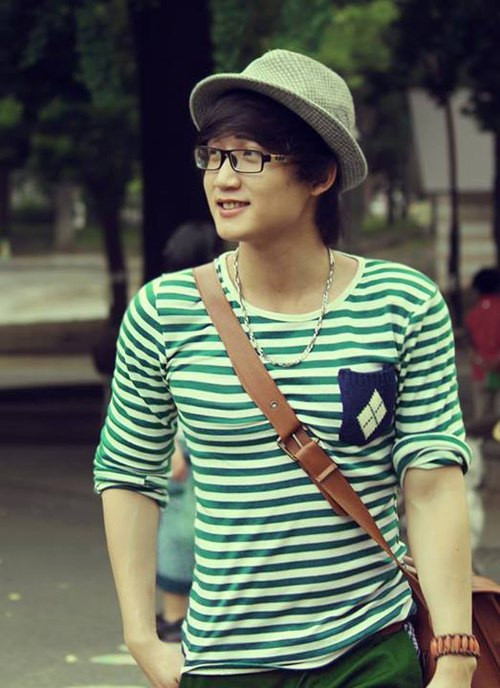 Nguyễn Quang Huy sinh năm 1989, hiện là sinh viên cao học năm 2 khoa Quản trị, trường Aomori Chuo Gakuin, Nhật Bản. Huy từng là sinh viên ĐH Ngoại thương TP HCM với bảng thành tích đáng nể: Sinh viên năm tốt cấp Trung ương năm 2011, giải nhất cuộc thi Bản lĩnh Nhật ngữ 2010, giải ba cuộc thi hùng biện tiếng Nhật cấp thành phố năm 2010 và đoạt học bổng Fujisawa 2009.