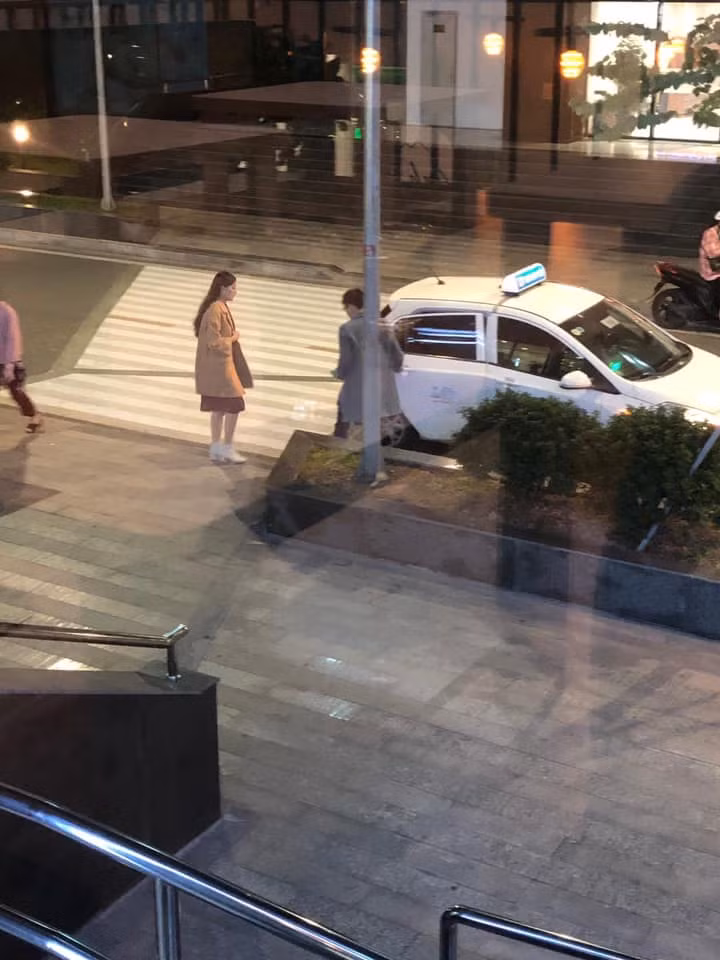 Một thời gian sau, chị vợ muốn liên lạc lại thì phát hiện L.T.T đã chặn toàn bộ Facebook lẫn Zalo của mình. Lấy làm lại nhưng chị vợ kém may mắn vẫn không nghĩ rằng hot girl Đại học Y đủ khả năng là người phá hoại hạnh phúc gia đình mình.