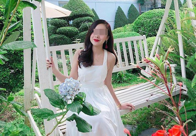 L.T.T sinh năm 1995, quê Nghệ An. Cô nàng từng nổi đình đám trên mạng xã hội, xuất hiện trên nhiều mặt báo nhờ khuôn mặt xinh đẹp, học hành giỏi giang.