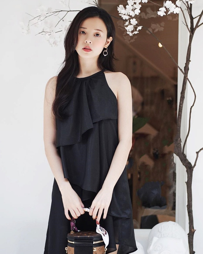 "Tôi đang độc thân nên muốn làm những điều mình chưa từng thử sức. Tôi đã làm kinh doanh thời trang, diễn xuất, đến giảng dạy, riêng ca hát và nhảy thì chưa. Vì thế nhân lúc chưa vướng bận yêu đương, tôi nghĩ mình nên thực hiện điều gì đó bứt phá hơn", Midu chia sẻ trong buổi họp báo ra mắt sản phẩm âm nhạc, lĩnh vực hoàn toàn mới mà cô quyết định lấn sân. Sau đổ vỡ tình cảm, cô cho rằng mình cần phải tỉnh táo hơn để xác định. Điều cô cần là một người thật thà, chung thủy.