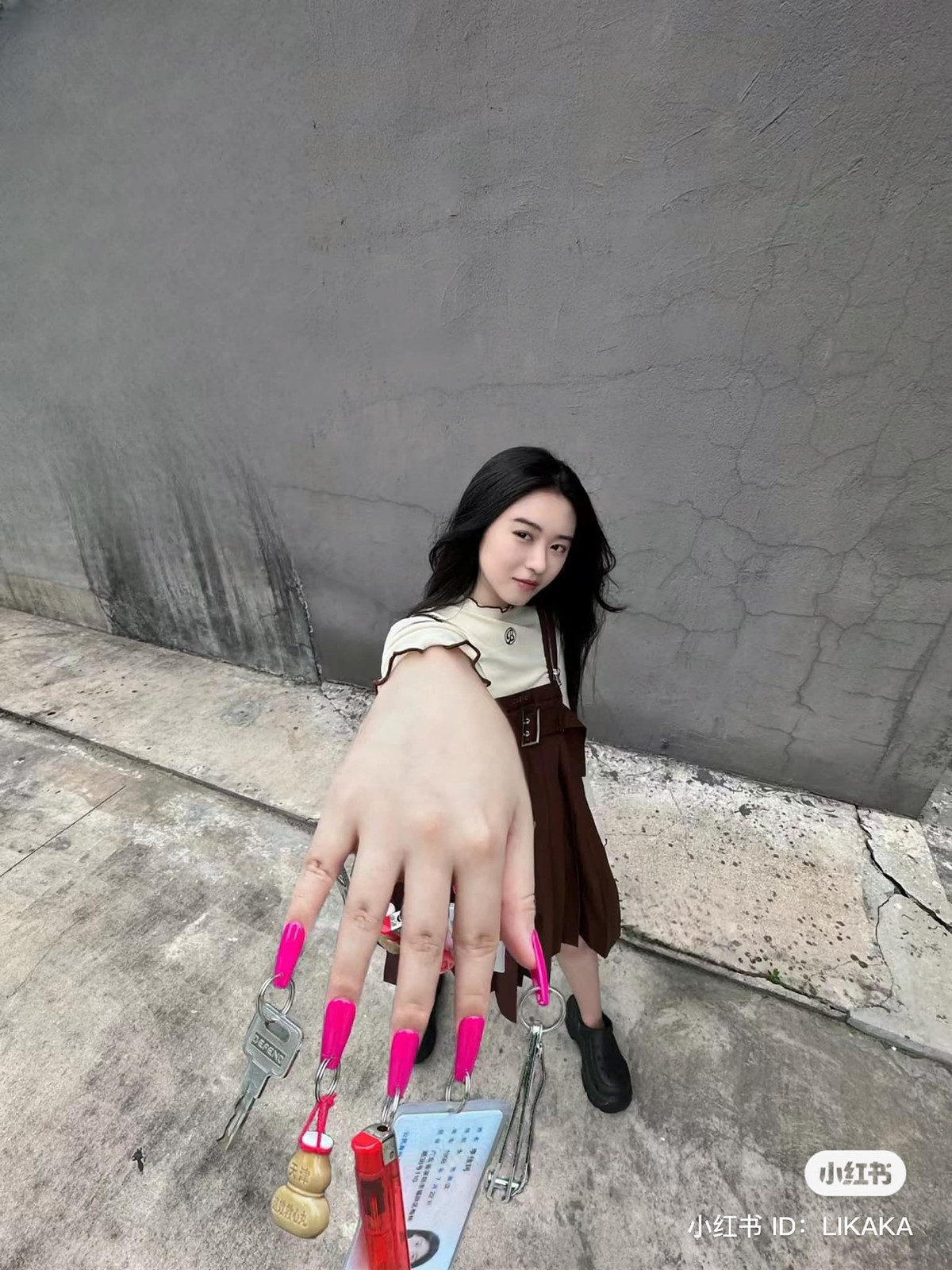 Người mẫu nail "tự tin khoe cá tính" với đôi bàn tay đặc biệt