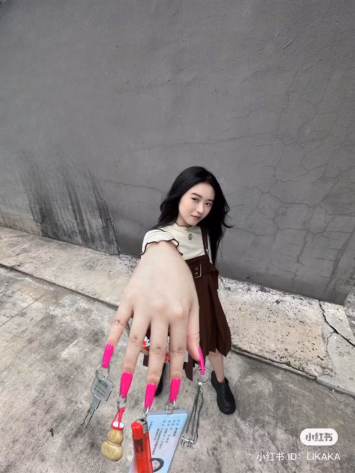 Người mẫu nail "tự tin khoe cá tính" với đôi bàn tay đặc biệt