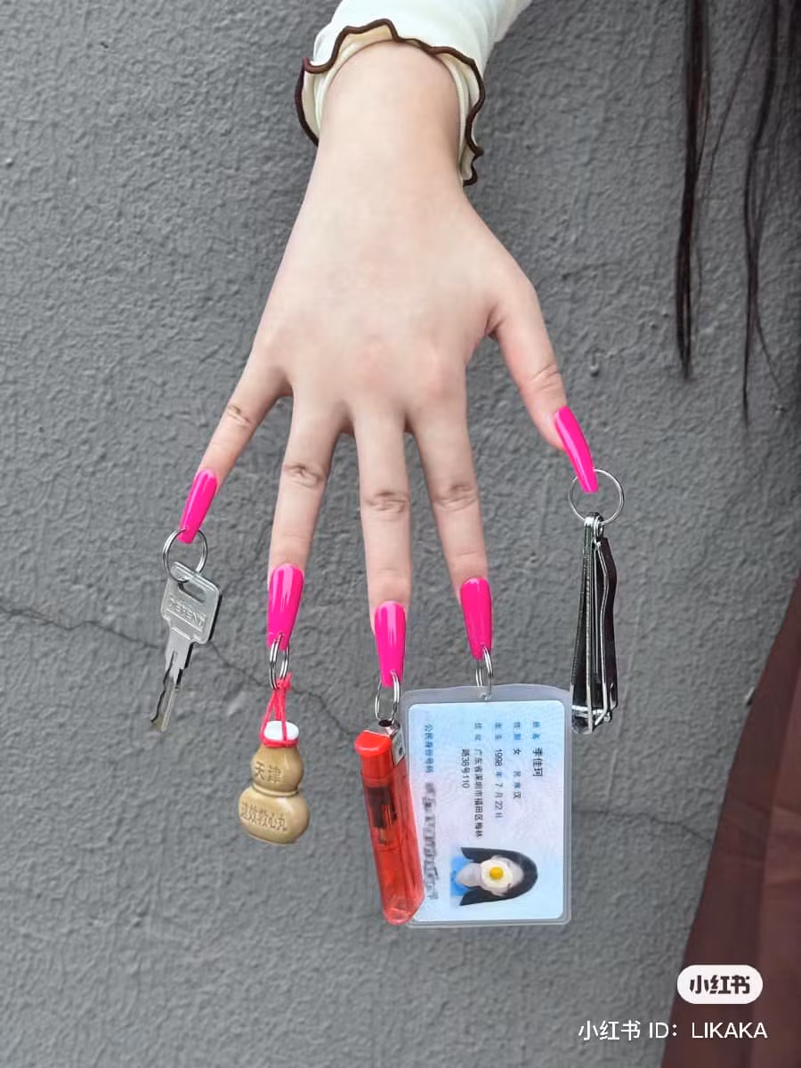 Người thợ làm nail này chắc chắn là một người có óc sáng tạo