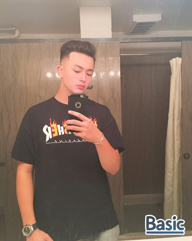 Dù là hot boy "vạn người mê" nhưng bình rất dễ gần, chăm chỉ tương tác trên mạng xã hội và luôn cố gắng trả lời tất cả câu hỏi của tất cả mọi người.