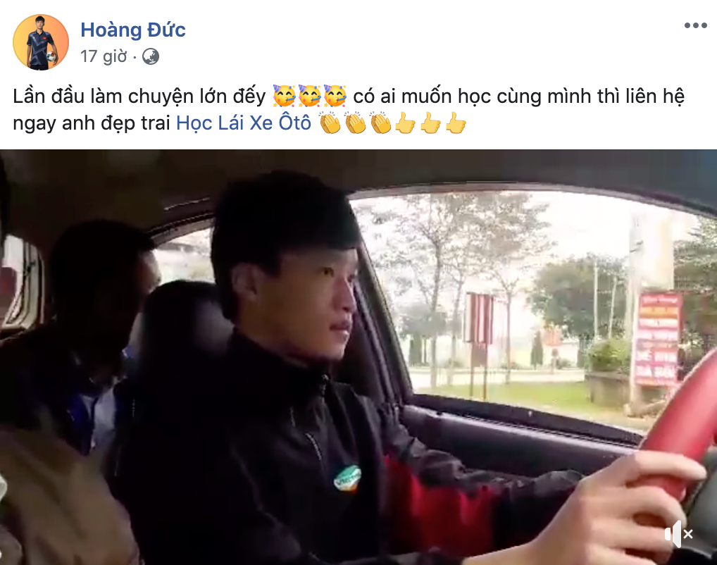 Không tụ tập ăn uống, gặp mặt đầu xuân như các đồng đội, Hoàng Đức tranh thủ thời gian học lái xe. Anh chàng rất chăm chỉ luyện tập với mong muốn sớm có bằng lái.