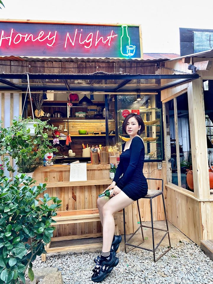 Còn dòng trạng thái đầy ẩn ý đi kèm kia, có lẽ cũng là do cô thấy hay hoặc muốn "thả thính" người hâm mộ một chút.