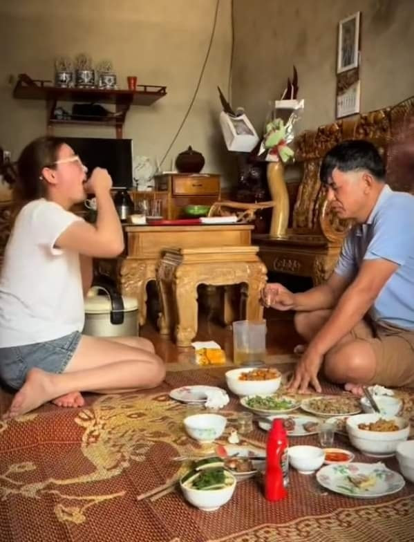 Có thể thấy cả 2 đã ngà ngà say...