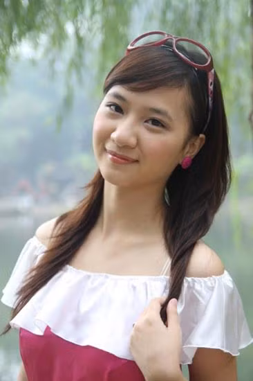 " Chị kính hồng" Phan Linh Chi từng được rất nhiều khán giả truyền hình, đặc biệt là các em nhỏ yêu mến thông qua chương trình "Chúc bé ngủ ngon" phát sóng trên VTV3. Cô cũng từng có thời gian dẫn chương trình Hugo và các bạn phát sóng trên Đài PT-TH Hà Nội.