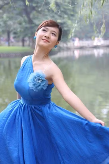 Cô nàng sinh năm 1991 gây ấn tượng với khán giả bởi khuôn mặt xinh đẹp dịu dàng và chất giọng truyền cảm, dễ thương.