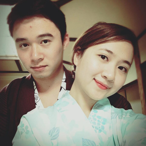 Năm 2012, "chị kính hồng" Phan Linh Chi bất ngờ thông báo sẽ "theo chồng bỏ cuộc chơi". Thời điểm đó, cô nàng vẫn đang theo học Đại học Luật Hà Nội.