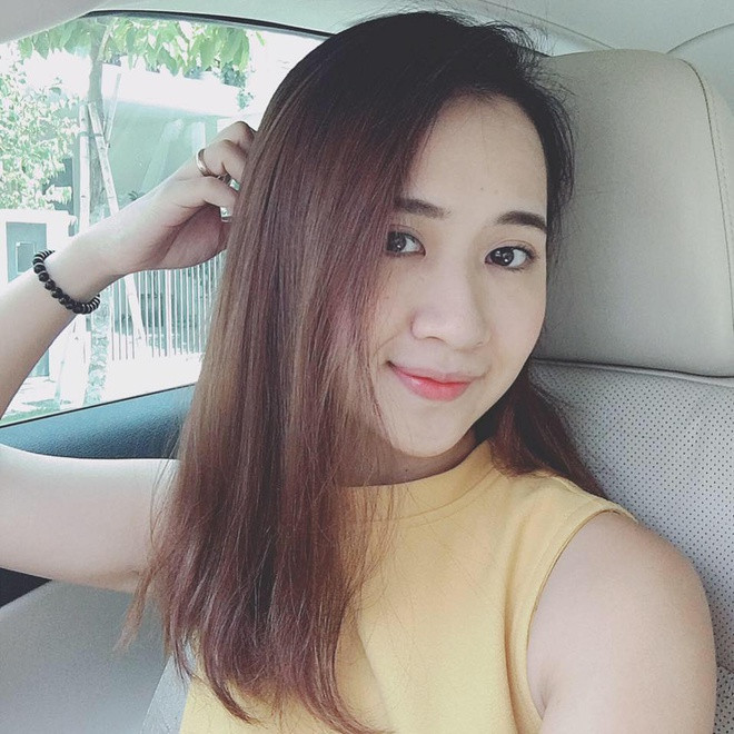 Linh Chi cho biết, hiện tại mỗi ngày cô phải đọc và tiếp xúc với rất nhiều giấy tờ, hợp đồng, nghị định nên việc theo học trường Luật trước kia giúp ích khá nhiều.