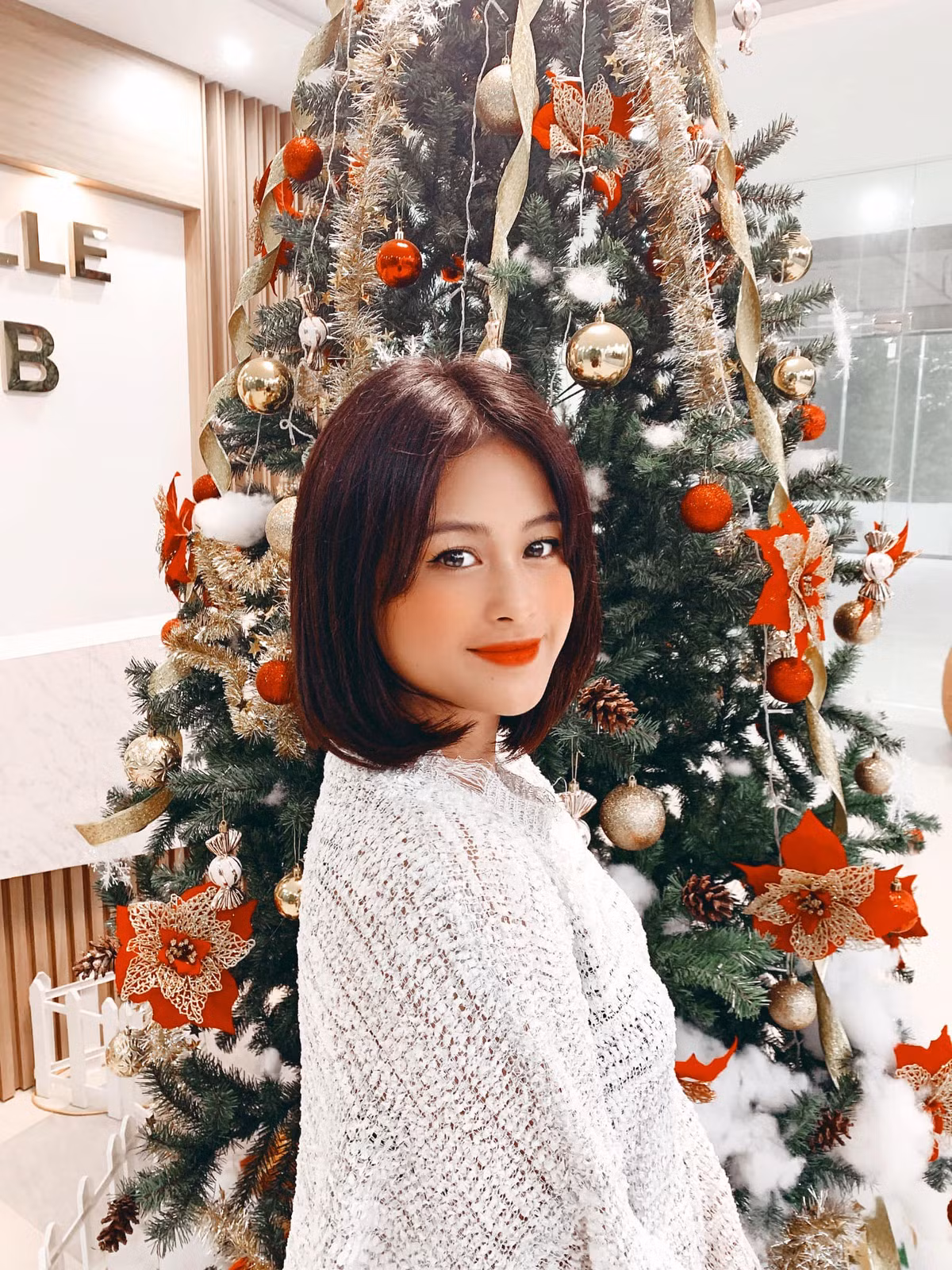 Kiều Phạm (tên đầy đủ là Phạm Thị Thu Kiều, SN 1996) là một hot girl Lạng Sơn rất nổi tiếng trên mạng xã hội. Cô nàng từng là sinh viên Cao đẳng Nghệ thuật Hà Nội.