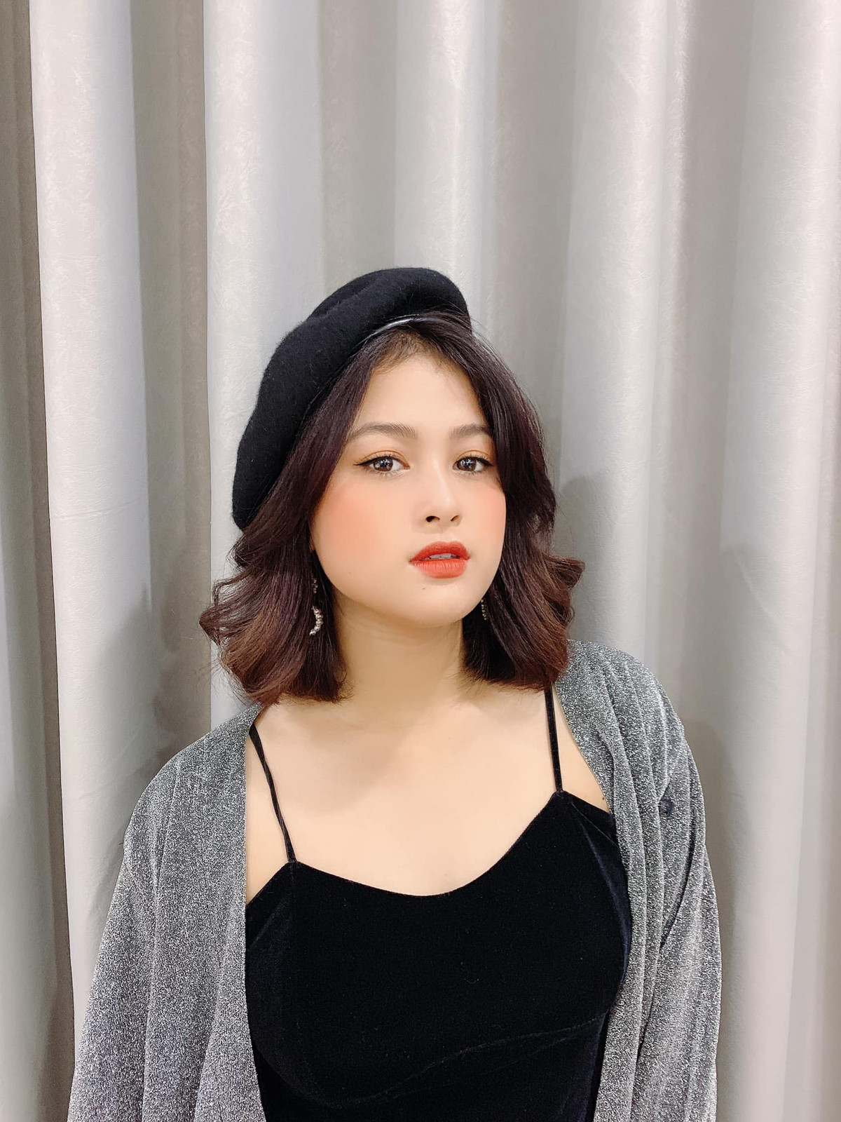 Hot girl Lạng Sơn gây chú ý nhờ các ca khúc cover trên mạng xã hội như "1 phút", "Mình yêu nhau đi", "Hương Ngọc Lan". Cô nàng được đánh giá là có giọng ca ngọt như mật. Bên cạnh đó, Kiều Phạm từng tham gia một số chương trình âm nhạc như Giọng hát Việt 2015, The Debut – Dự án số 1….