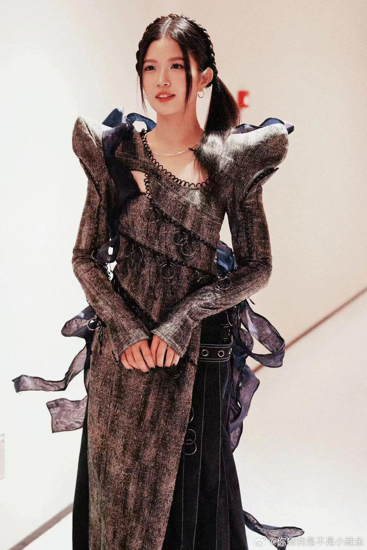 Suni Hạ Linh được netizen Việt kỳ vọng sẽ làm nên chuyện, tiếp nối sự thành công của Chipu từ mùa trước.