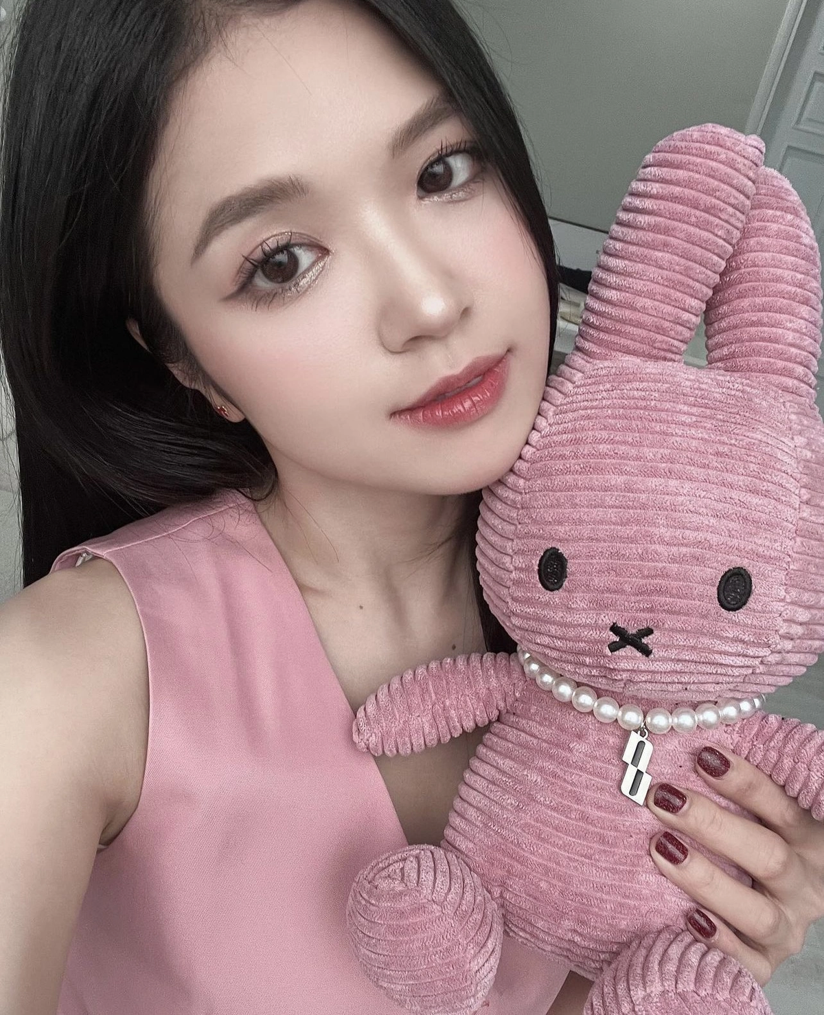 Suni theo đuổi phong cách ngọt ngào, dễ thương.