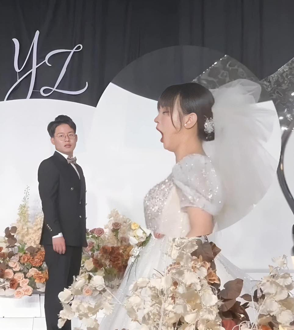 Nhiều người tinh tế phát hiện ra rằng, có thể cặp đôi đang không phải trong lễ cưới mà chỉ đang chụp ảnh cưới thôi.