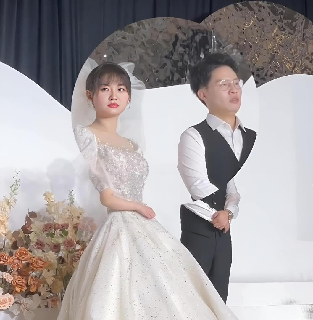 Gương mặt thiếu ngủ của cặp đôi khiến nhiều người không khỏi bật cười thốt lên "đúng là đồng vợ đồng chồng".