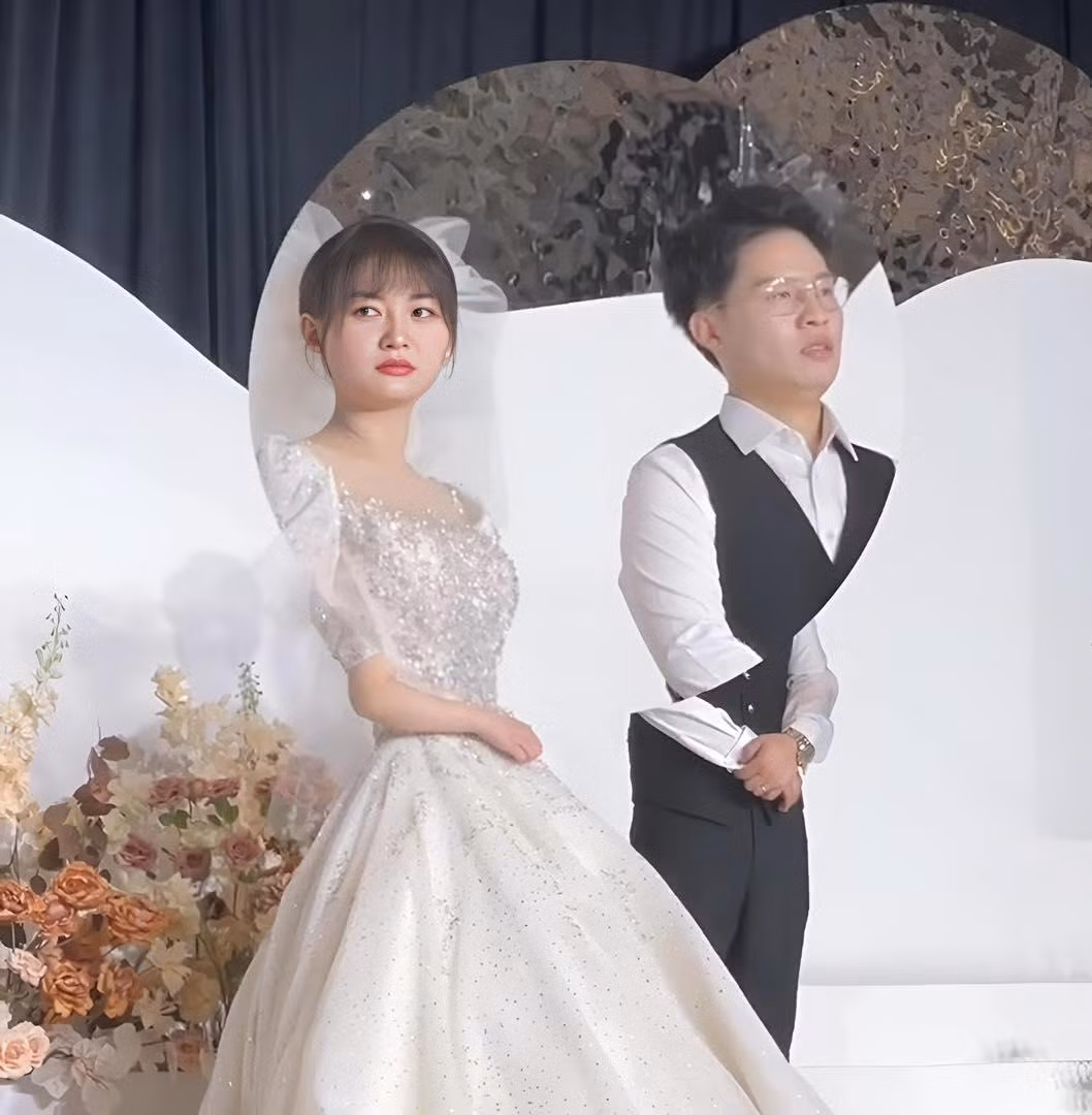 Gương mặt thiếu ngủ của cặp đôi khiến nhiều người không khỏi bật cười thốt lên "đúng là đồng vợ đồng chồng".