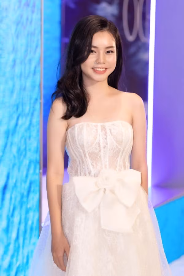 Nửa năm sau bộ phim "vợ ba", Trà My chưa nhận thêm vai diễn nào. Tuy nhiên, cô bạn liên tục nhận được những lời mời tham gia sự kiện bên cạnh các tên tuổi có tiếng của showbiz Việt.