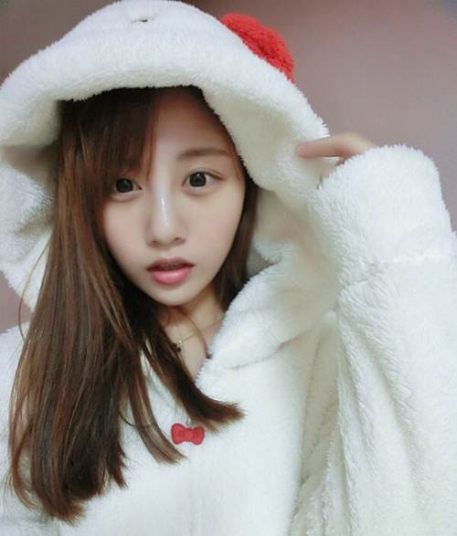 Xem thêm một số hình ảnh khác nữ thạc sĩ 9X xinh đẹp.