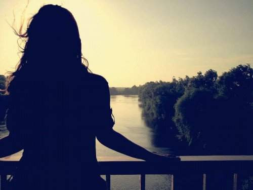 Vi tri cua nguoi thu ba la o ‘tren giuong’-Hinh-2