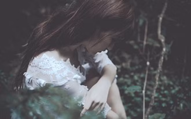 Vi tri cua nguoi thu ba la o ‘tren giuong’