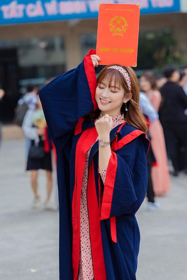 Xinh đẹp, tài giỏi nhưng hiện tại Thu Thuỷ vẫn còn độc thân. Cô cho biết bản thân còn nhiều mối lo khác, hơn nữa vẫn chưa tìm thấy một người thật sự phù hợp.