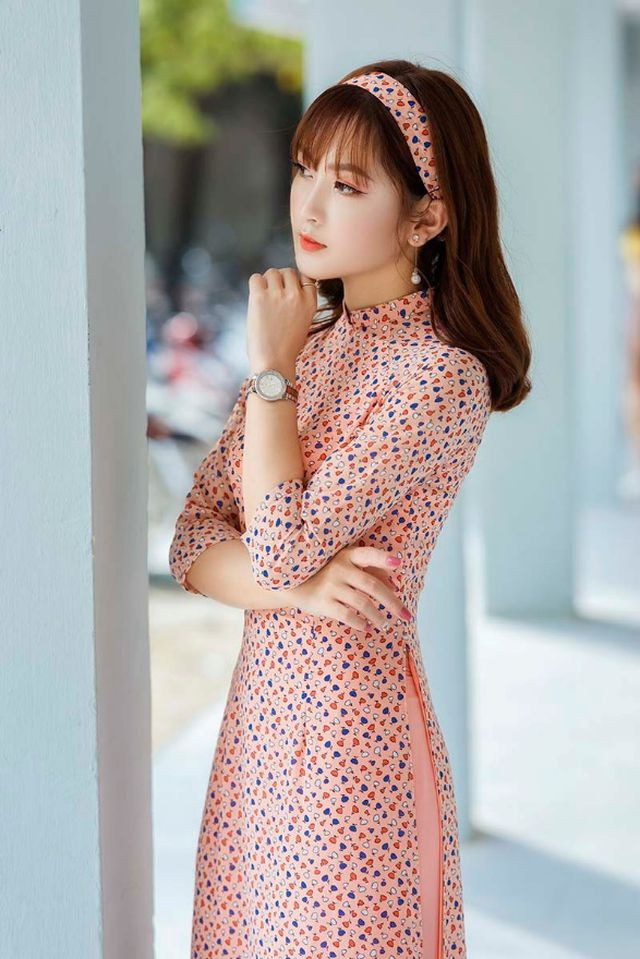 "Sau khi tìm hiểu về lĩnh vực này, em cũng nhận thấy được sự đòi hỏi cao về kiến thức chuyên môn cũng như tính khắt khe qua các vòng thi nghiệp vụ" - Hot girl chia sẻ.