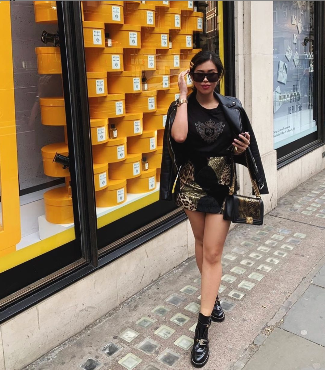 Không chỉ có BlackPink, Tiên Nguyễn còn có nhiều bộ trang phục rất giống các ngôi sao, người mẫu trên thế giới. Cô thường xuyên có mặt tại các show thời trang đến từ các thương hiệu lừng danh.