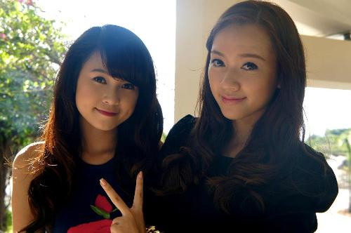 Sam và Băng Di từng là cặp hot girl chơi cực thân, cả hai thường xuyên chụp hình chung cho tạp chí, và làm mẫu ảnh thời trang. Thế nhưng vì một vài xích mích, cả hai đã không còn chơi với nhau. Sam cho biết cô và Băng Di khác nhau về suy nghĩ nên khó đi chung đường.