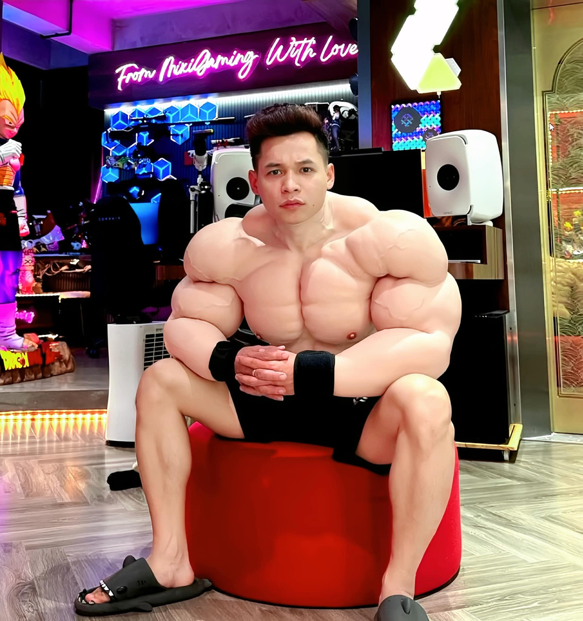 Việc một trong những kênh Youtube có lượng người theo dõi lớn nhất tại Việt Nam bị hacker chiếm đoạt đã khiến cộng đồng mạng trong nước xôn xao, nhất là khi Độ Mixi thường xuyên đăng tải những video với lượng người xem rất lớn.