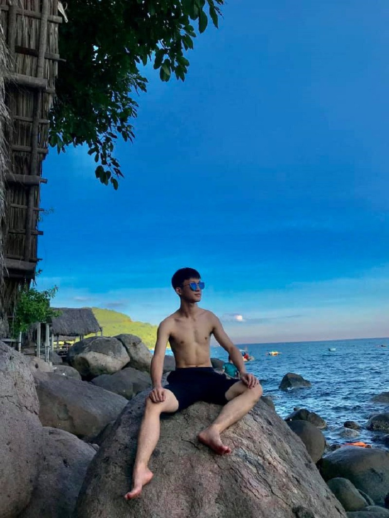 Chiến sĩ cảnh sát sở hữu ngoại hình đẹp khiến bao trái tim thiếu nữ xao xuyến.