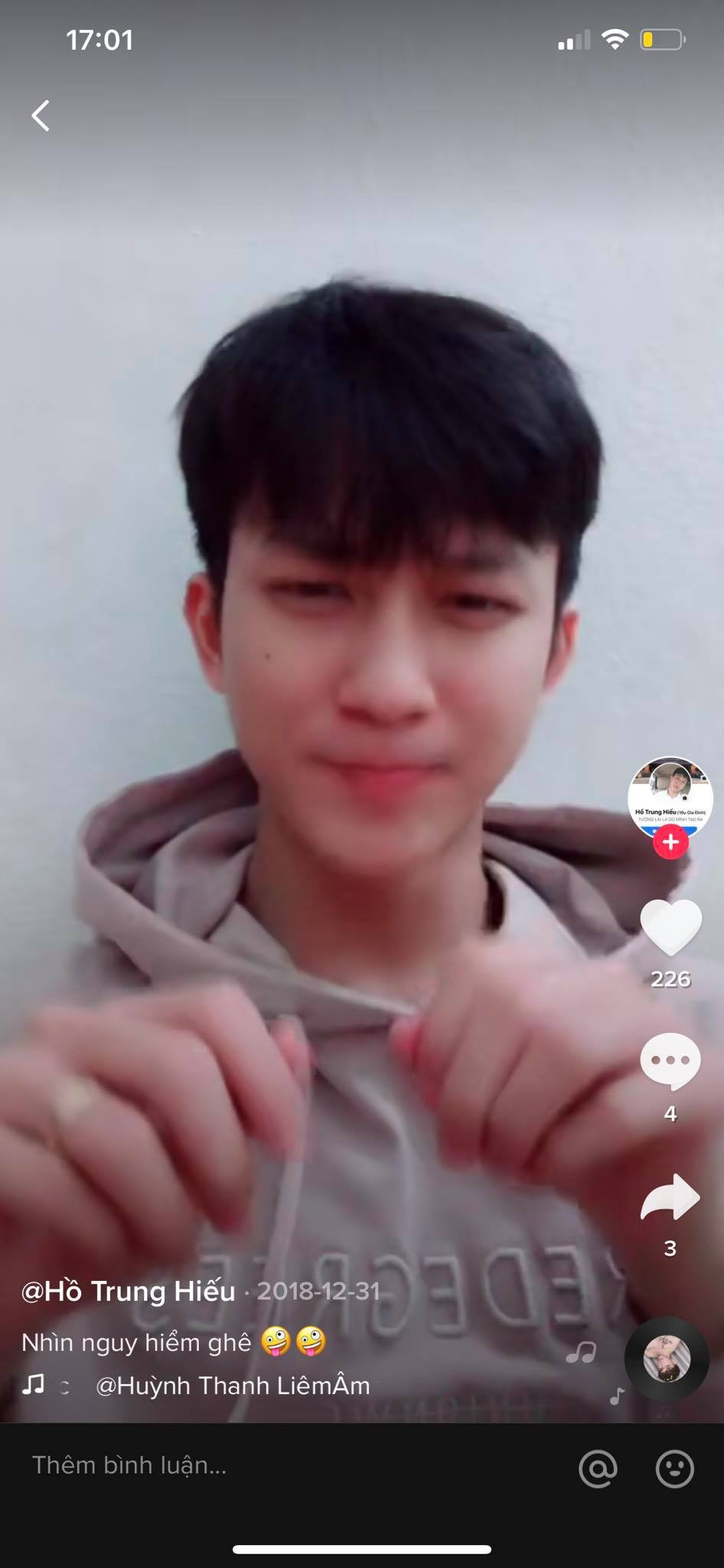 Không chỉ trên Facebook, Trung Hiếu còn rất được quan tâm trên Tiktok. Mỗi video của anh chàng thu thút lượng xem và "thả tim" lớn.