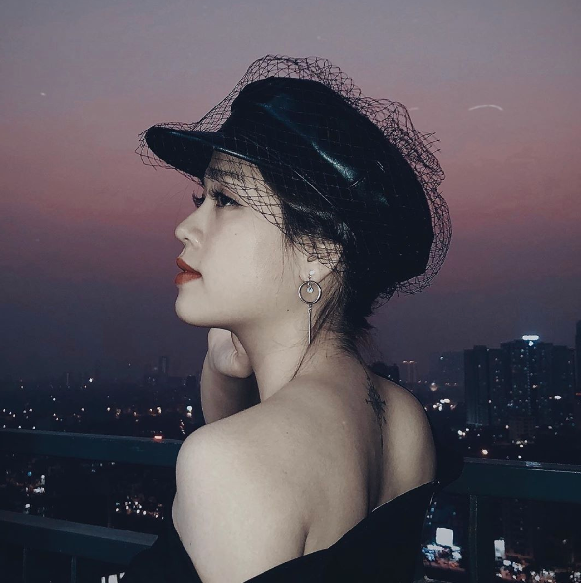 Bạn gái Quang Hải tên Huyền My, quê ở Cửa Lò, Nghệ An và hiện đang làm việc tại Hà Nội. Cô nàng từng là sinh viên đại học FPT.