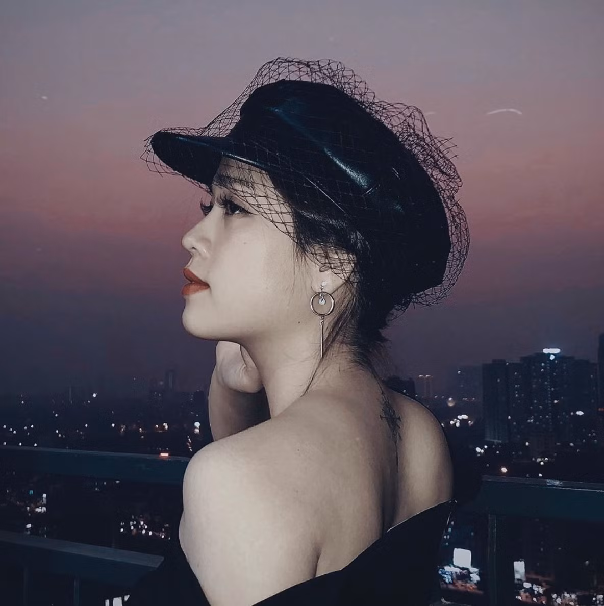 Bạn gái Quang Hải tên Huyền My, quê ở Cửa Lò, Nghệ An và hiện đang làm việc tại Hà Nội. Cô nàng từng là sinh viên đại học FPT.