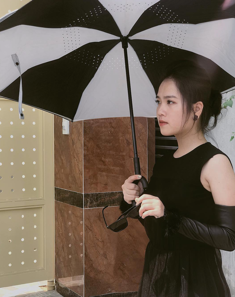 Trên trang cá nhân, hot girl Nghệ An từng lấp lửng trả lời câu hỏi về việc đang hẹn hò với Quang Hải. Cô cũng gửi lời cảm ơn đối với lời chúc phúc đến với cặp đôi.