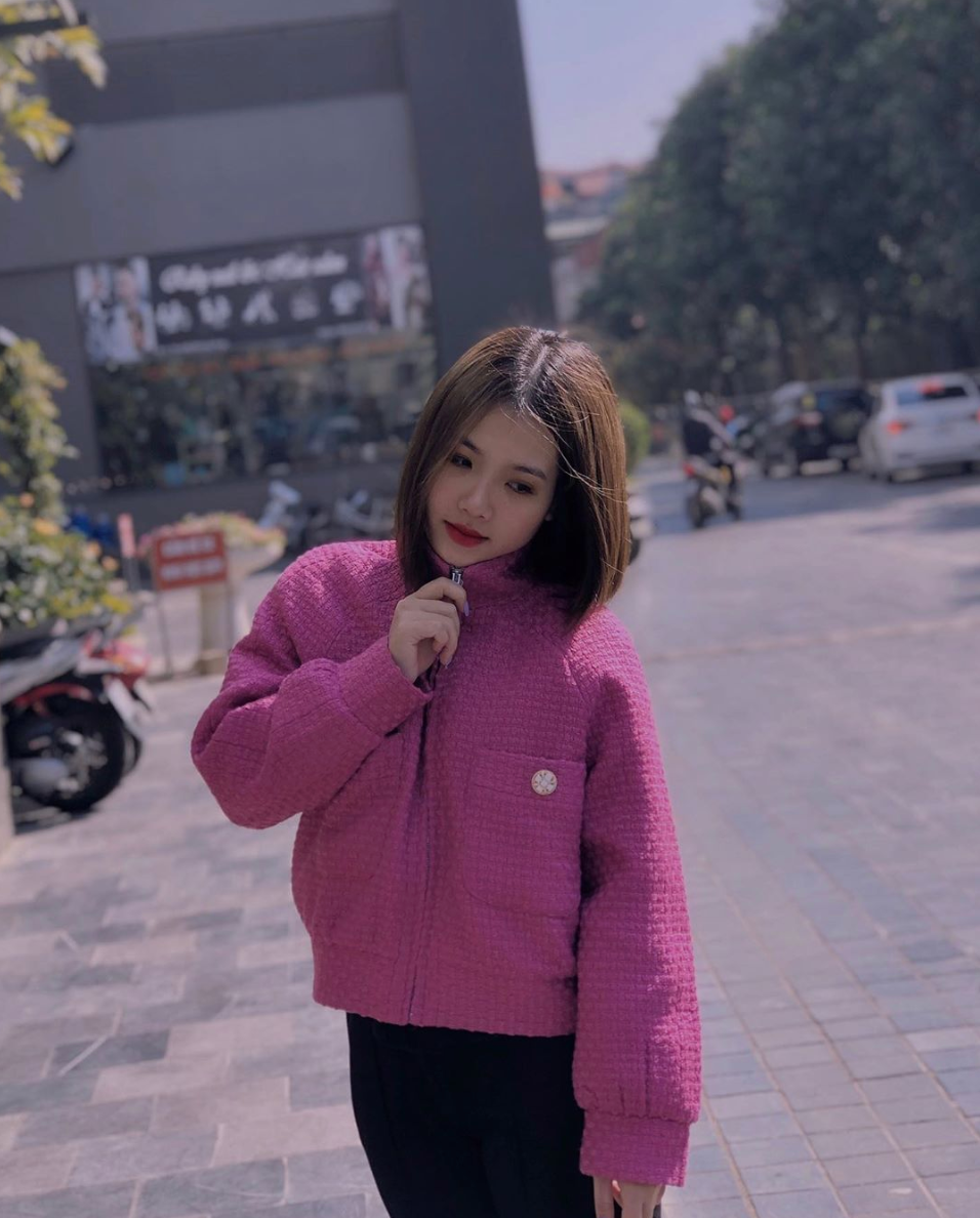 Trước khi được biết đến là bạn gái tin đồn của cầu thủ Quang Hải, Huyền My đã là hot girl trên mạng xã hội. Trang Instagram cá nhân của cô nàng sở hữu hơn 3.000 người theo dõi.