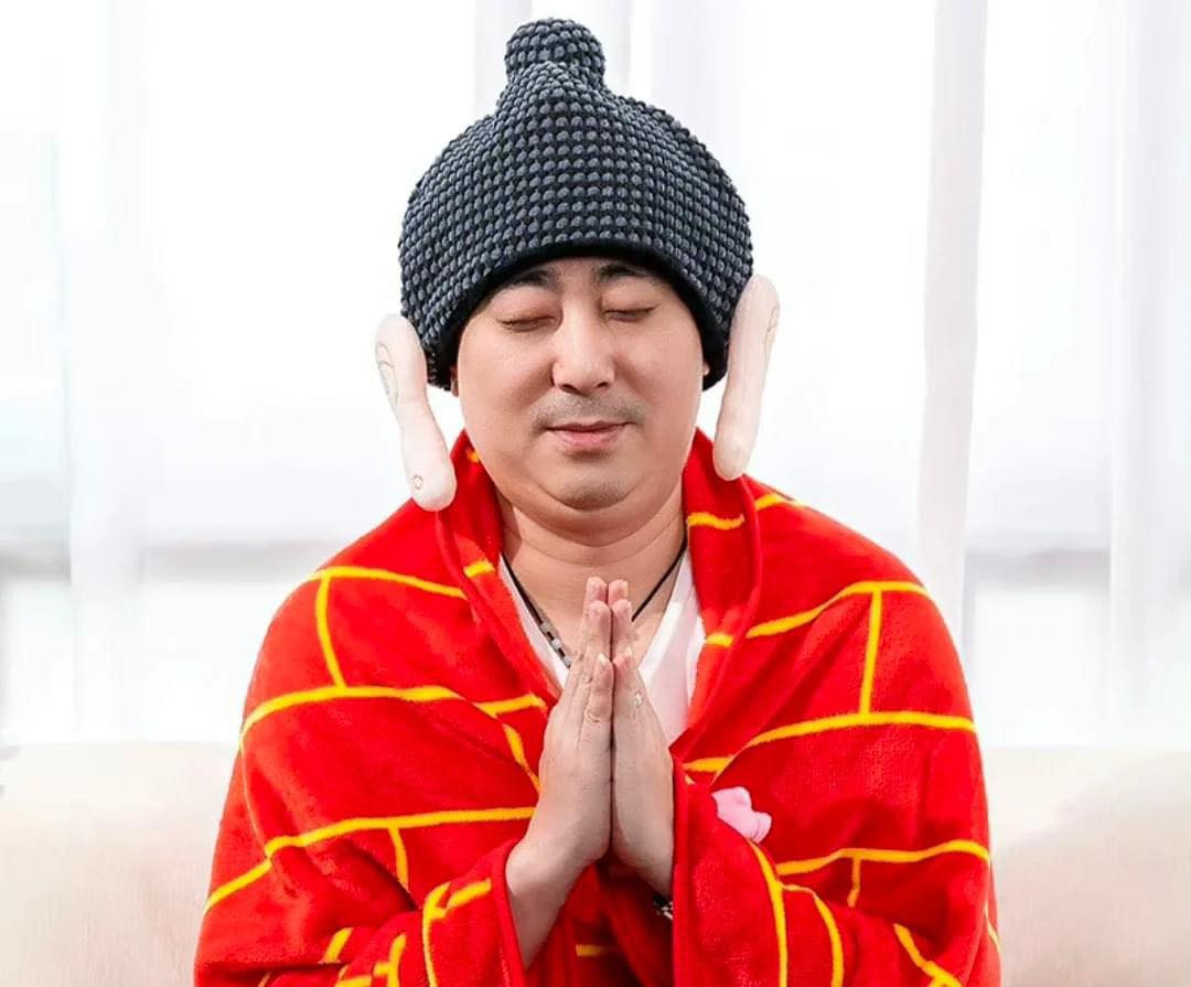 Nhiều netizen đã nói đùa rằng đây là trang phục thích hợp nhất sau buổi họp thứ 2 đầu tuần.