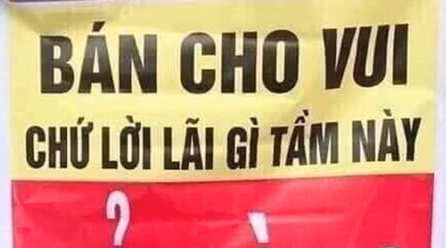 Kinh doanh cho vui chứ không quan trọng lãi, chủ cửa hàng này đã gián tiếp truyền đi thông điệp "hàng giá rất rẻ" tới khách hàng.