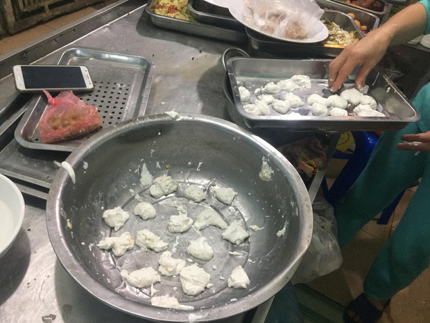 Nhìn ngang, ngó dọc vẫn không hiểu đây là món bánh gì và được tạo ra như thế nào?