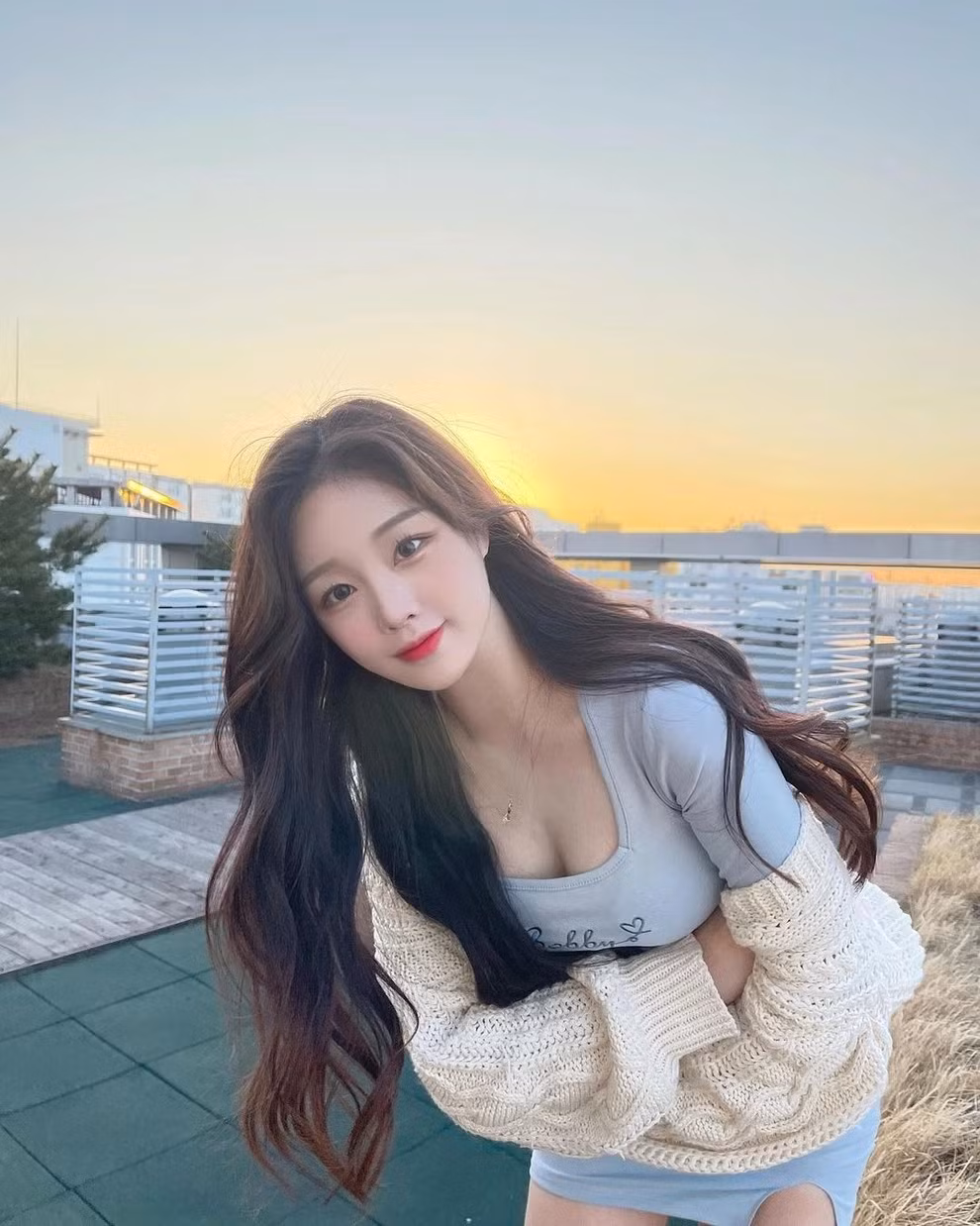 Được đánh giá là nữ streamer có gương mặt "xinh như thiên thần", Han-kyung khiến các fan "tan chảy" mỗi khi cô lên sóng.