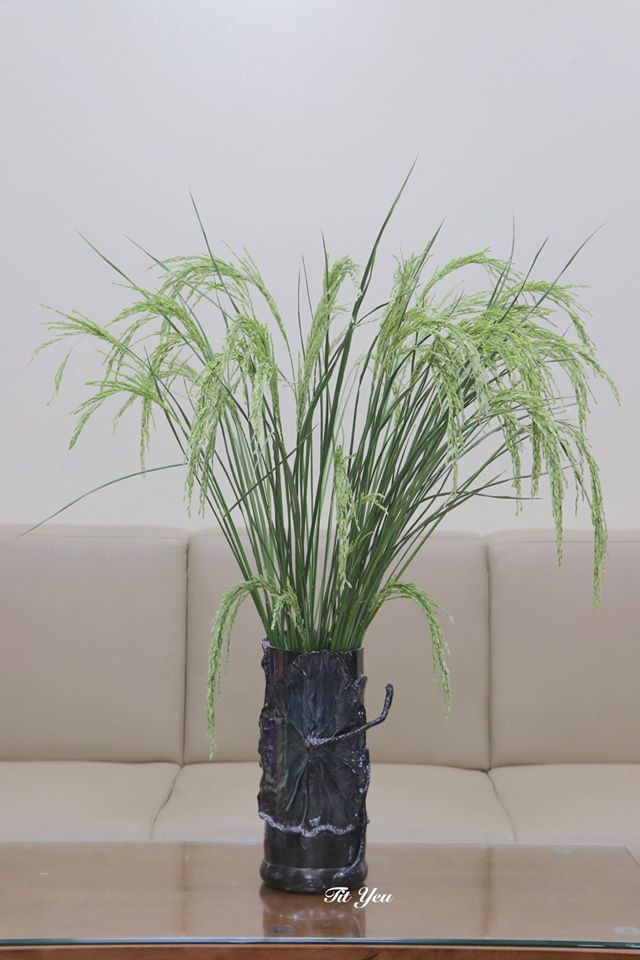 Bình hoa mang hương đồng nội cực lạ được hội chị em thi nhau khoe trên mạng xã hội.